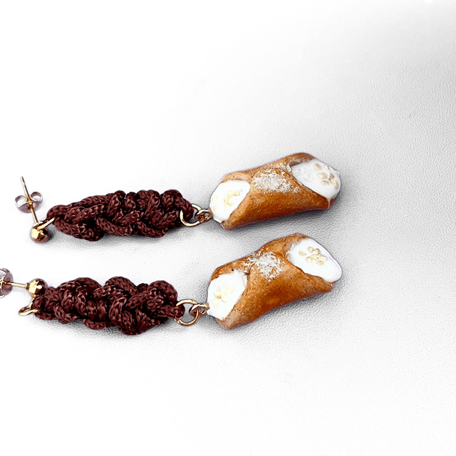 Parure Siciliana: Collana, Bracciale, Orecchini con Cannolo Gusto Ricotta e Granella di Nocciole – Artigianale in Argilla Polimerica, Regolabile