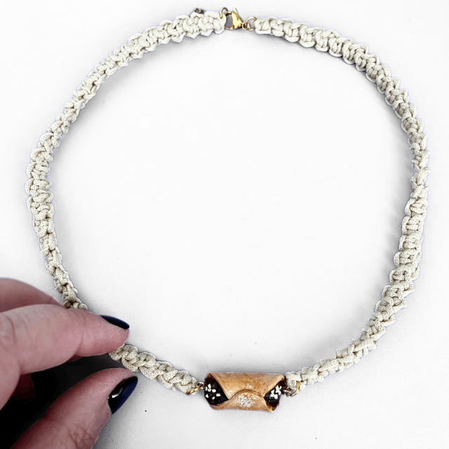 Parure Siciliana: Collana, Bracciale, Orecchini con Cannolo Gusto Cioccolato e Granella di Nocciole – Artigianale in Argilla Polimerica, Regolabile