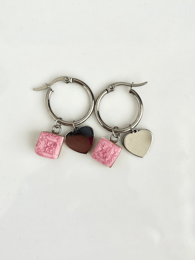 Orecchini Siciliani a Cerchio con mini maiolica e ciondoli in acciaio - Rosa